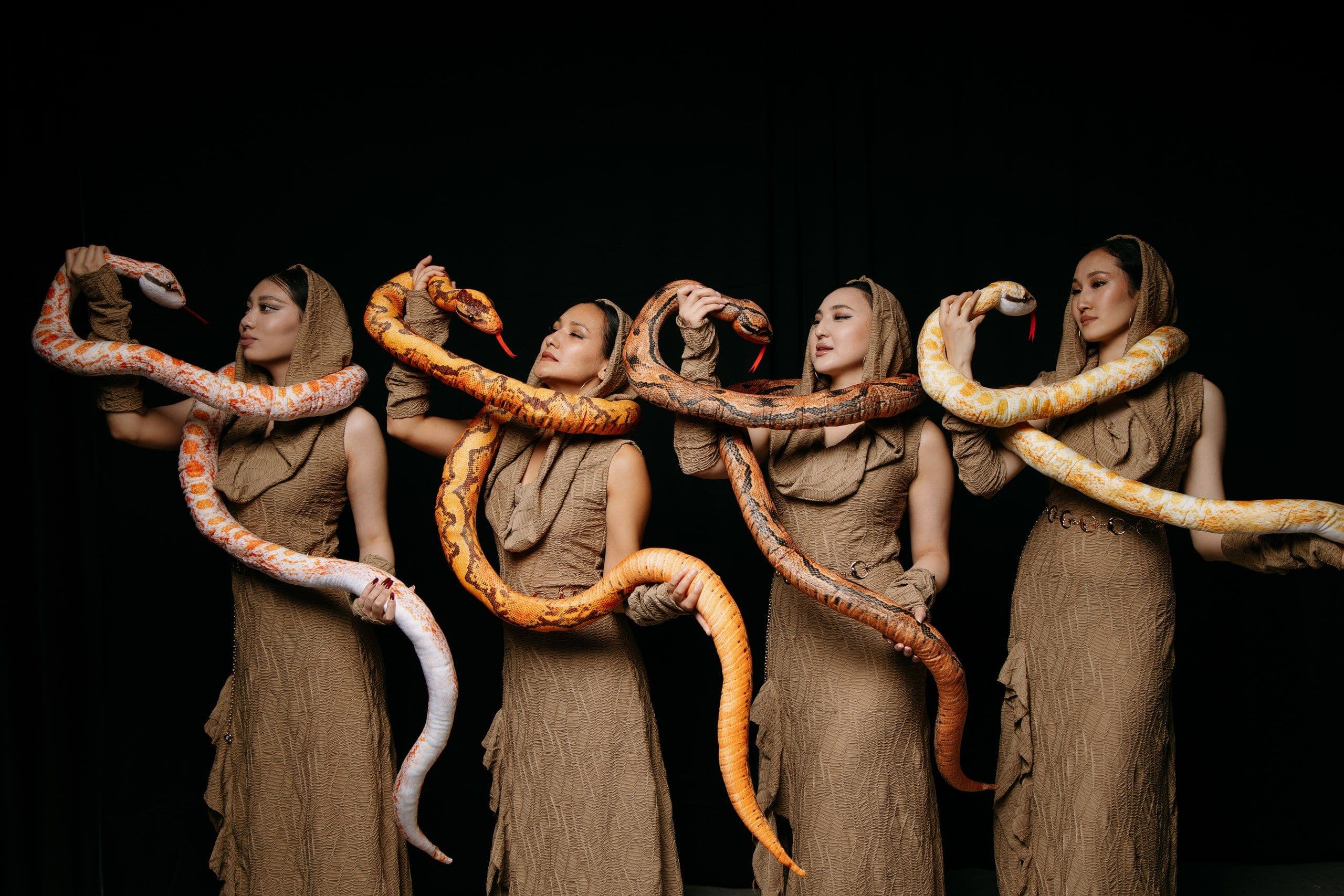 16 Танец со змеями 2.JPG
